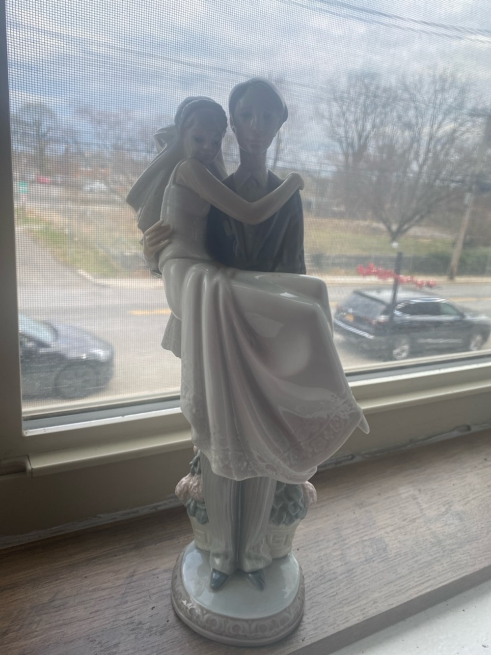 Lladro Porcelain Bride and Groom Figurine in White and Pale Green